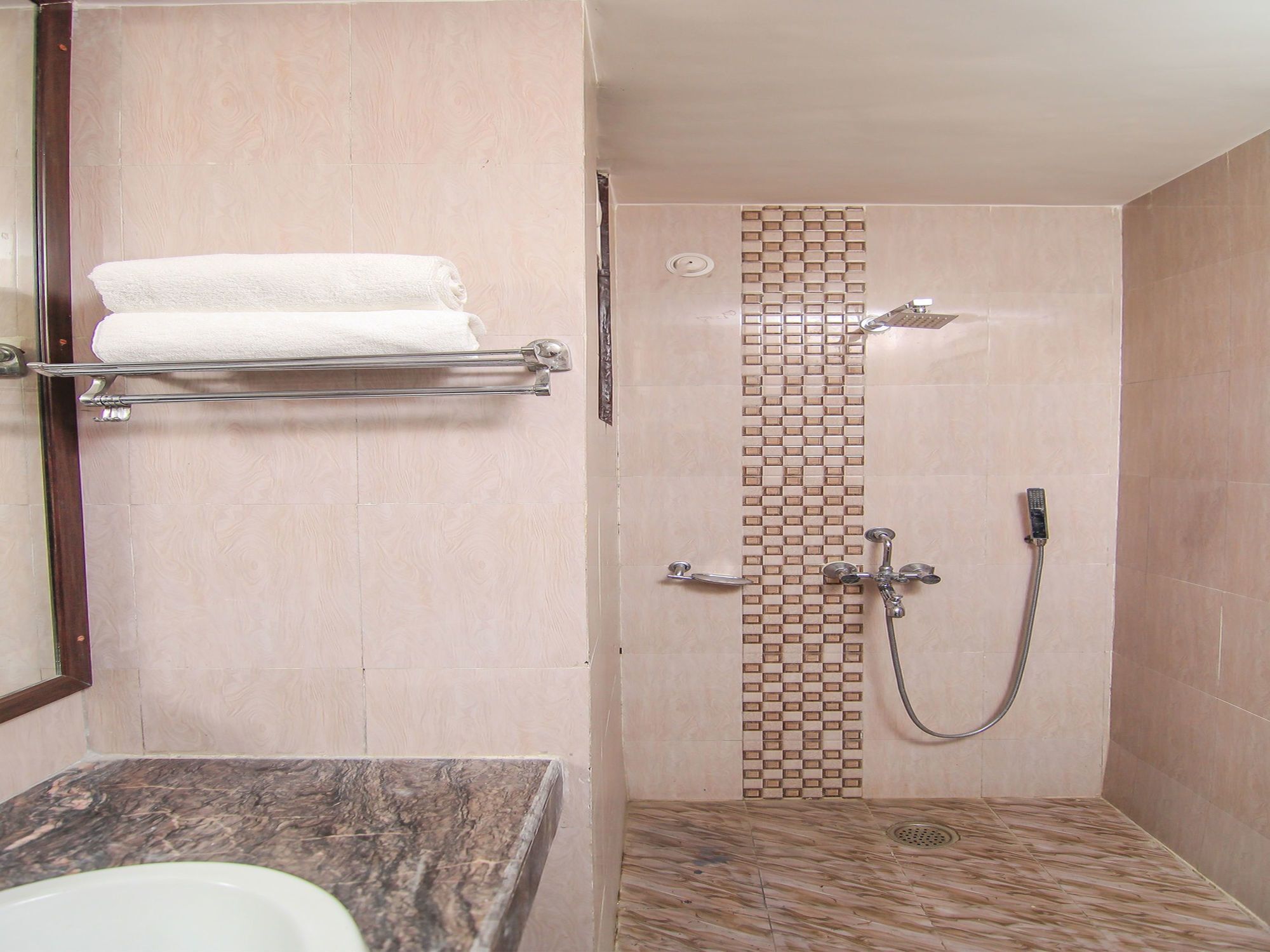 Oyo 11532 Hotel Sr Grand Lucknow Exterior photo